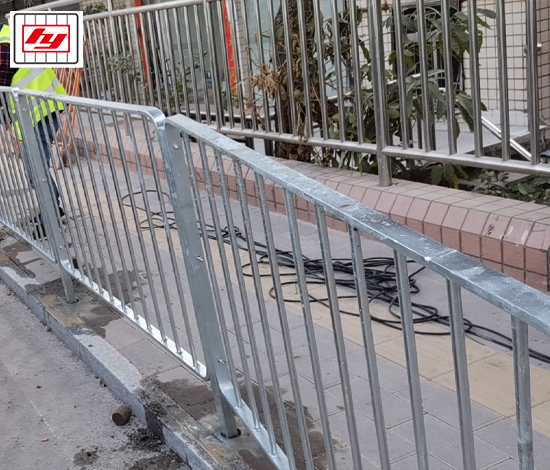 下水徑路側(cè)深標(biāo)護欄