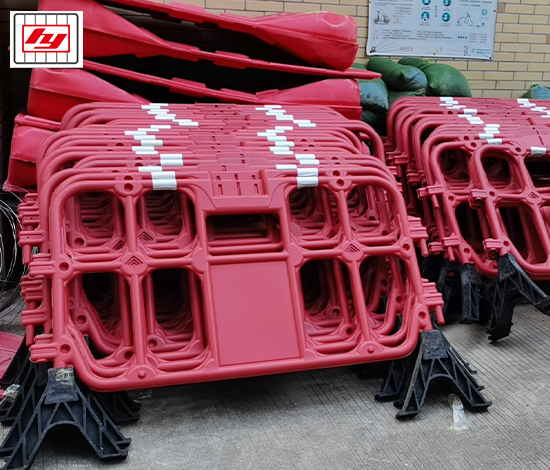膠馬