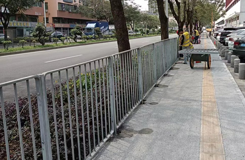 龍崗區(qū)市政深標護欄安裝 600米